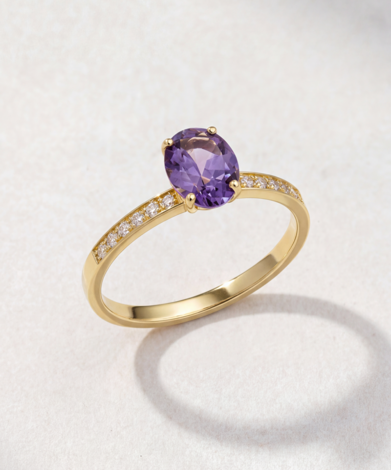 Alternative view of Oval-Cut Amethyst Ring in K14 Yellow Gold
