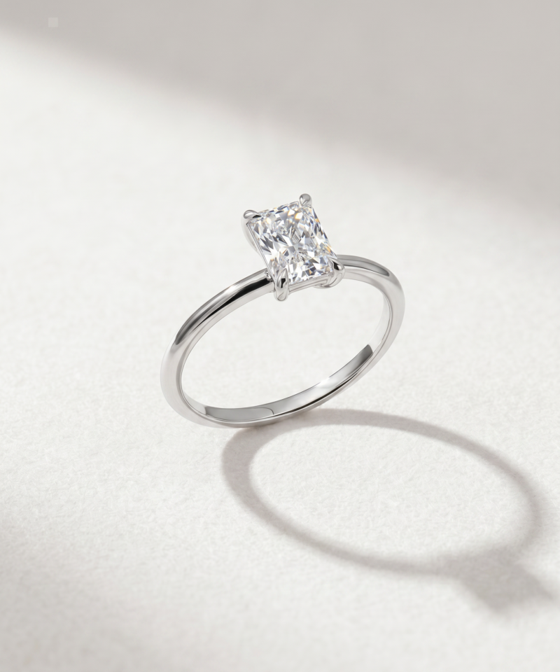 Radiant-Cut Lab Diamond Solitaire Ring in K18 White Gold