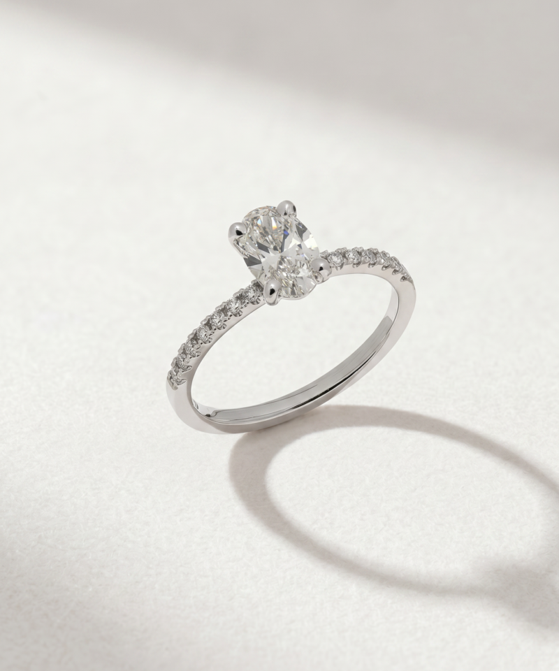 1.03ct Oval-Cut Diamond Pavé Ring in K18 White Gold