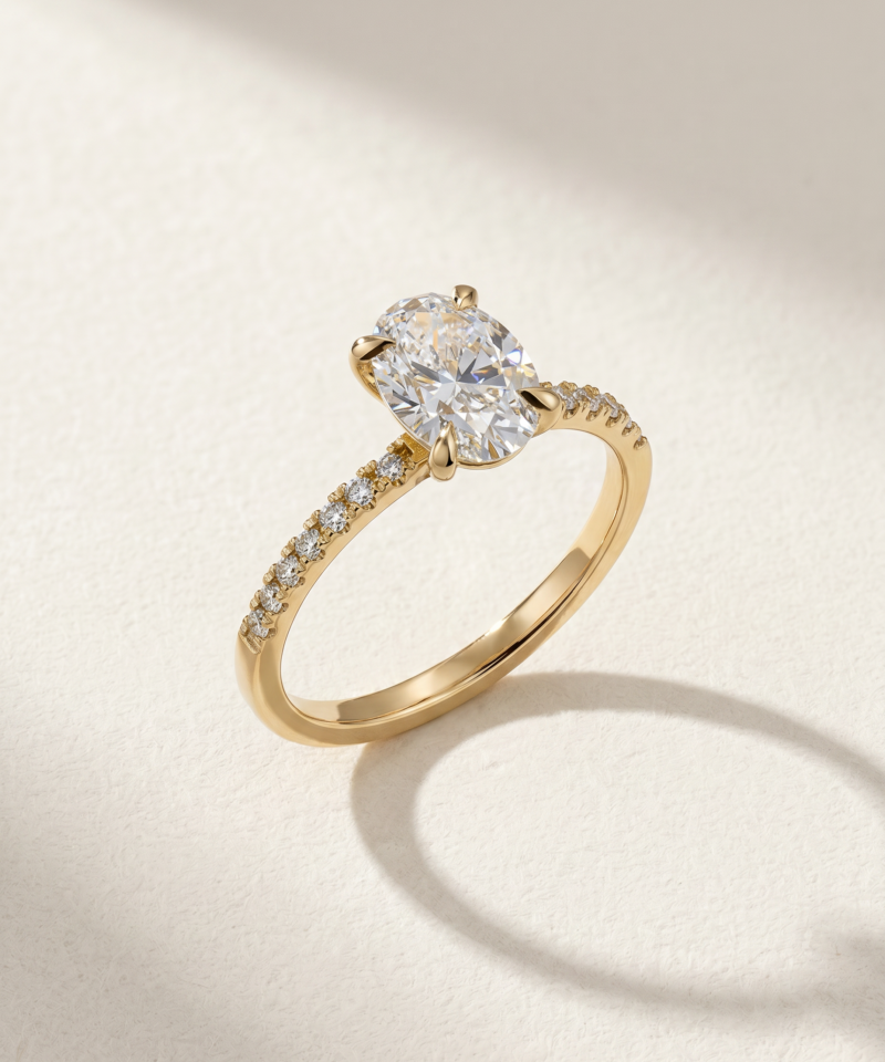 Oval-Cut Diamond Ring in K18 Yellow Gold