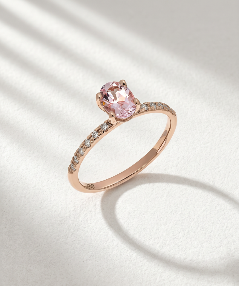 Oval Cut Morganite Ring with Diamonds in K18 Rose Gold