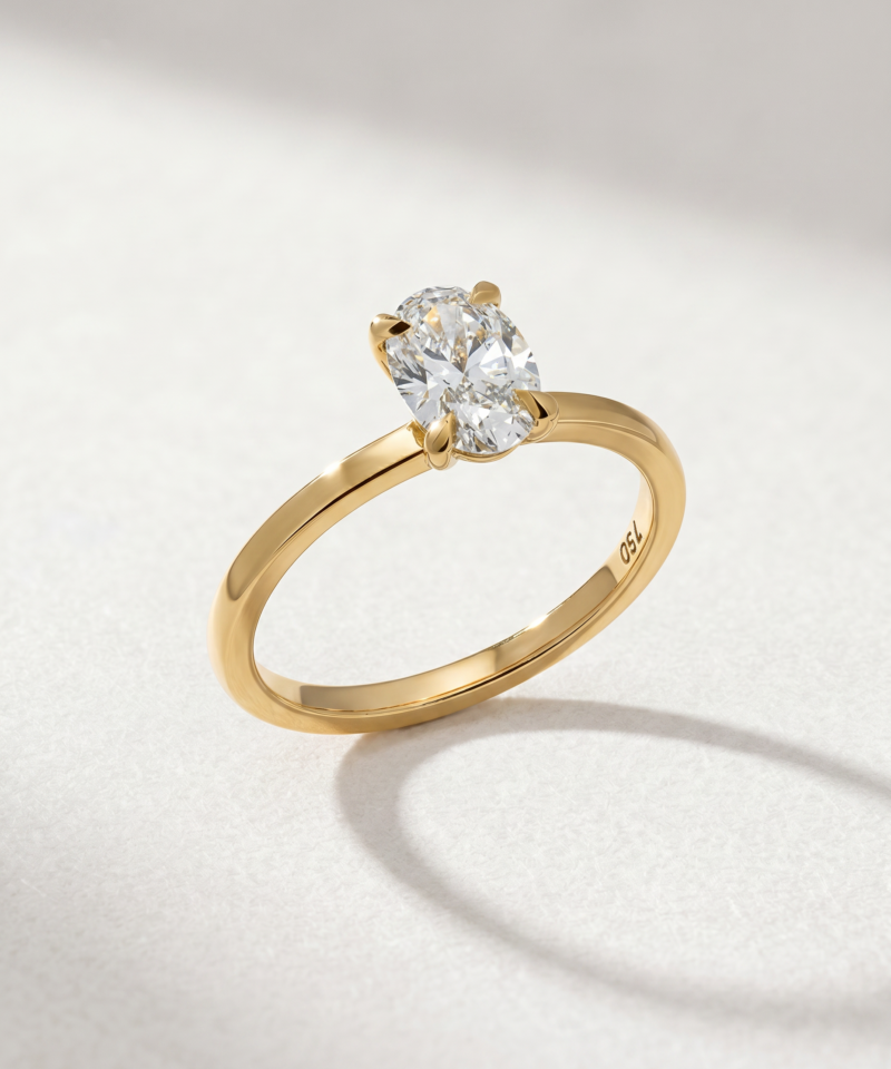 Oval-Cut Diamond Ring in K18 Yellow Gold