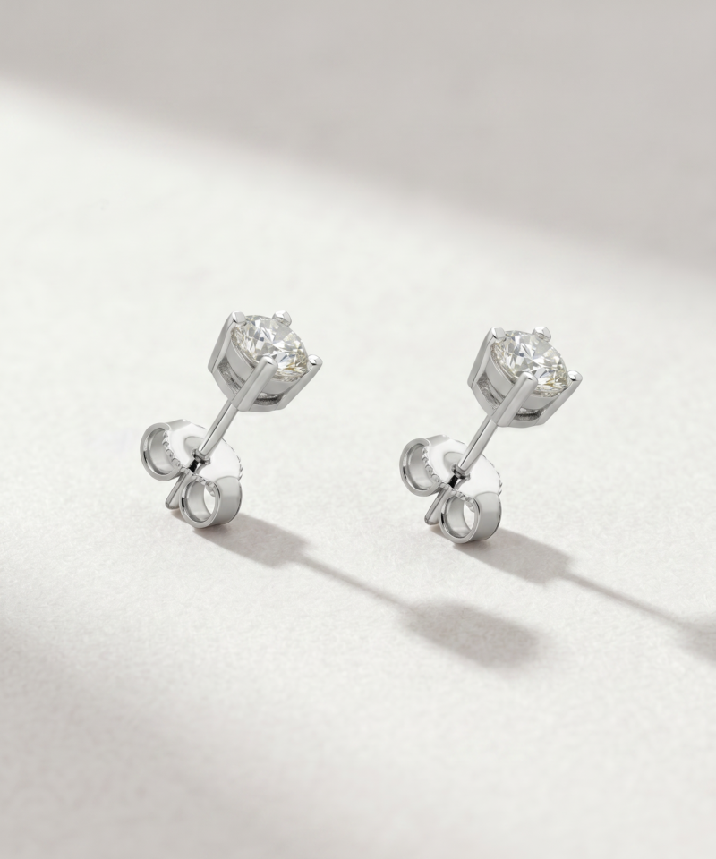 Diamond Stud Earrings in K18 White Gold