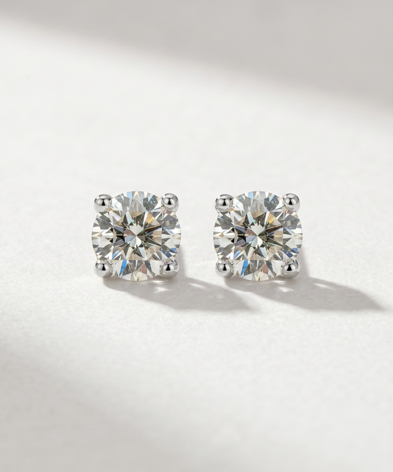 Diamond Solitaire Stud Earrings in K18 White Gold