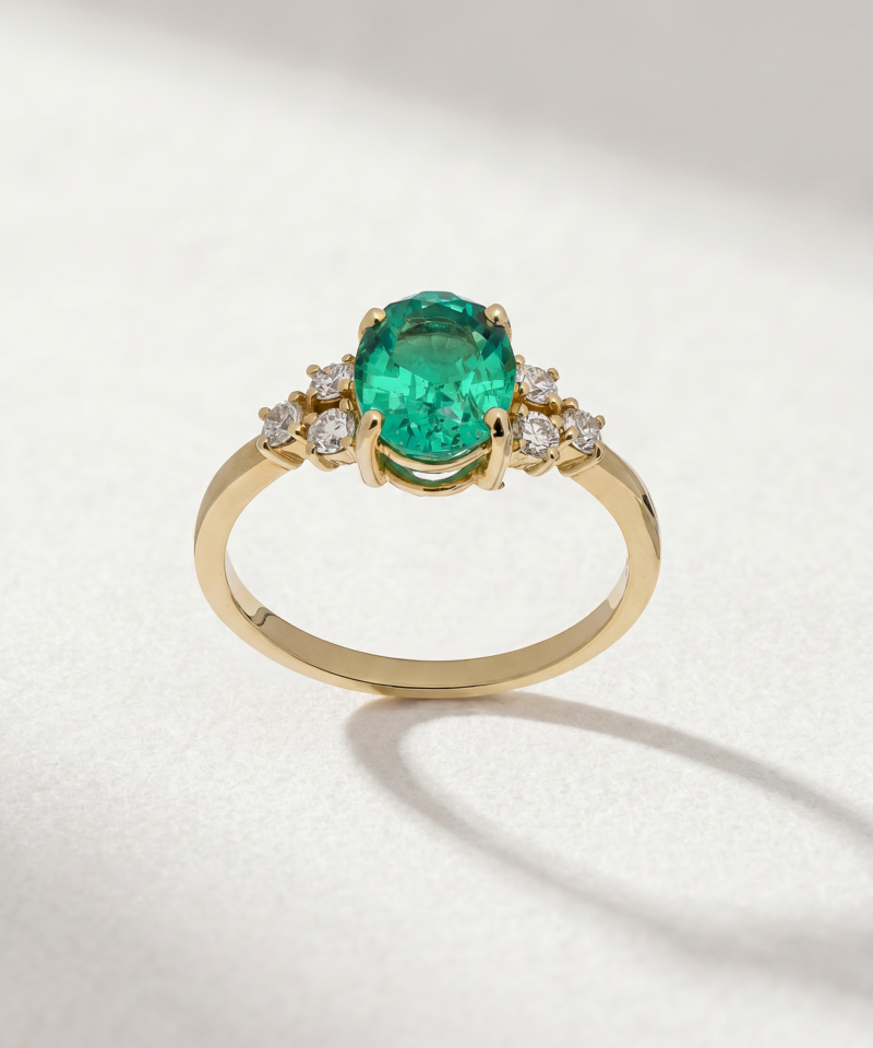 Alternative view of Oval-Cut Emerald & Diamond Ring in K18 Yellow Gold