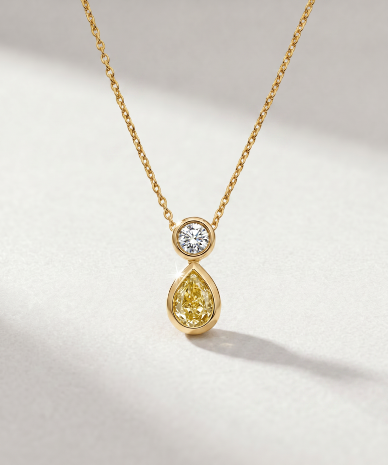 Round & Pear-Cut White and Yellow Diamond Necklace in K18 Yellow Gold