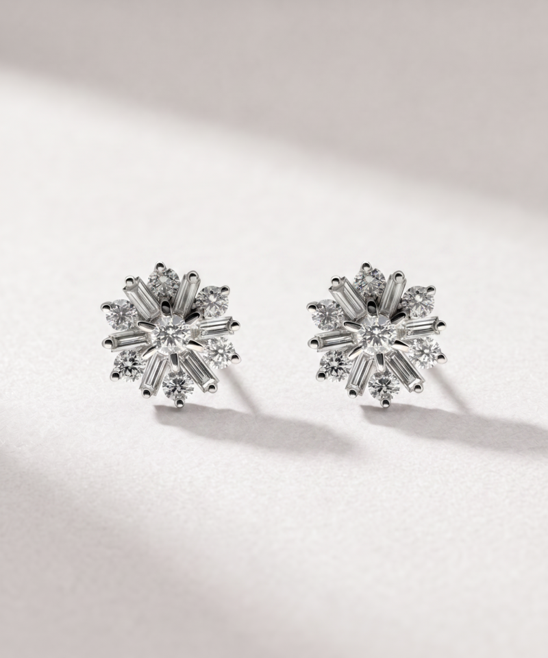 Mixed-cut diamond cluster earrings in K18 white gold with round and baguette-cut diamonds