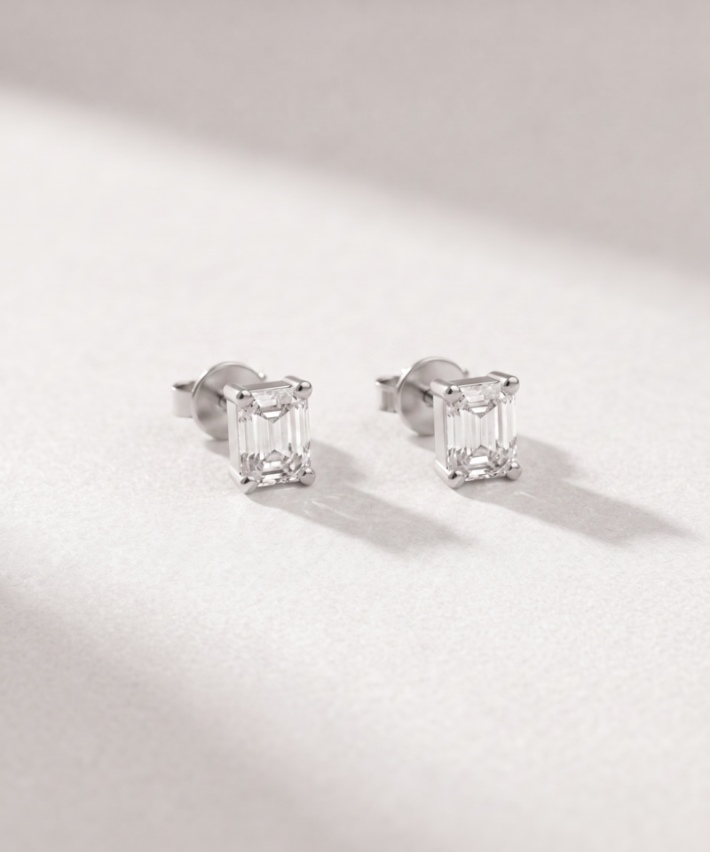 Baguette-cut diamond stud earrings in K14 white gold