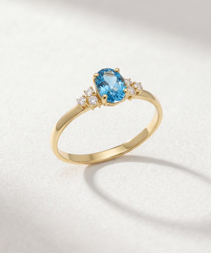 Oval-cut blue topaz cluster ring in K14 yellow gold