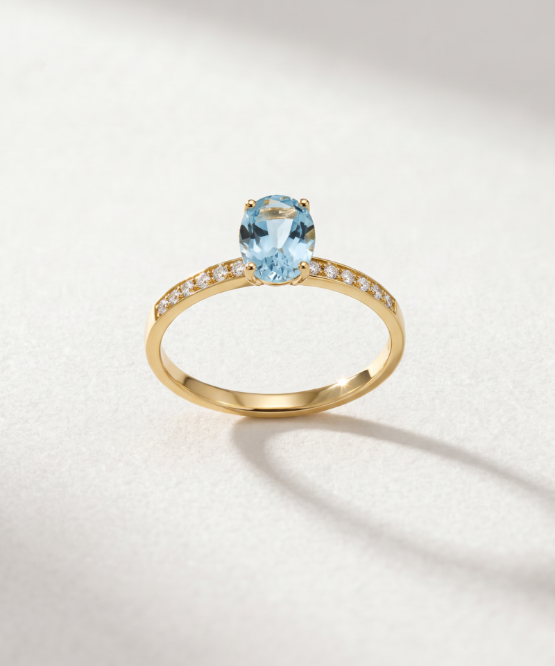 Oval-cut blue topaz ring with cubic zirconia in K14 yellow Oval-cut blue topaz ring with cubic zirconia in K14 yellow gold