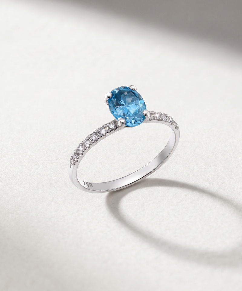 Oval-cut blue topaz and diamond ring in K18 white gold